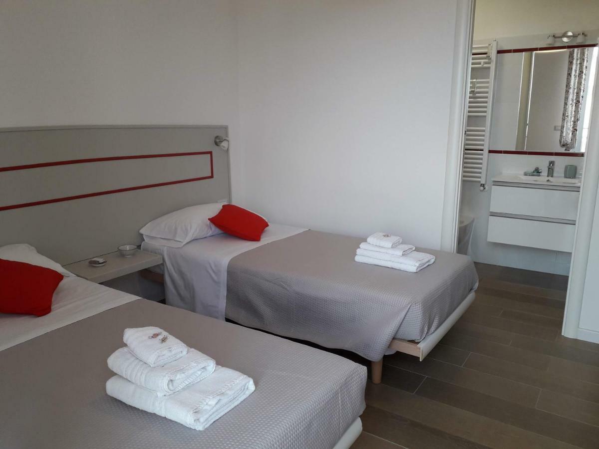 Jolie Julie Accomodation ساساري المظهر الخارجي الصورة